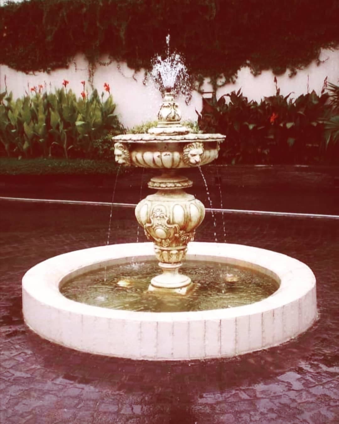 Classical stone fountain: Classic Lions Fountain
