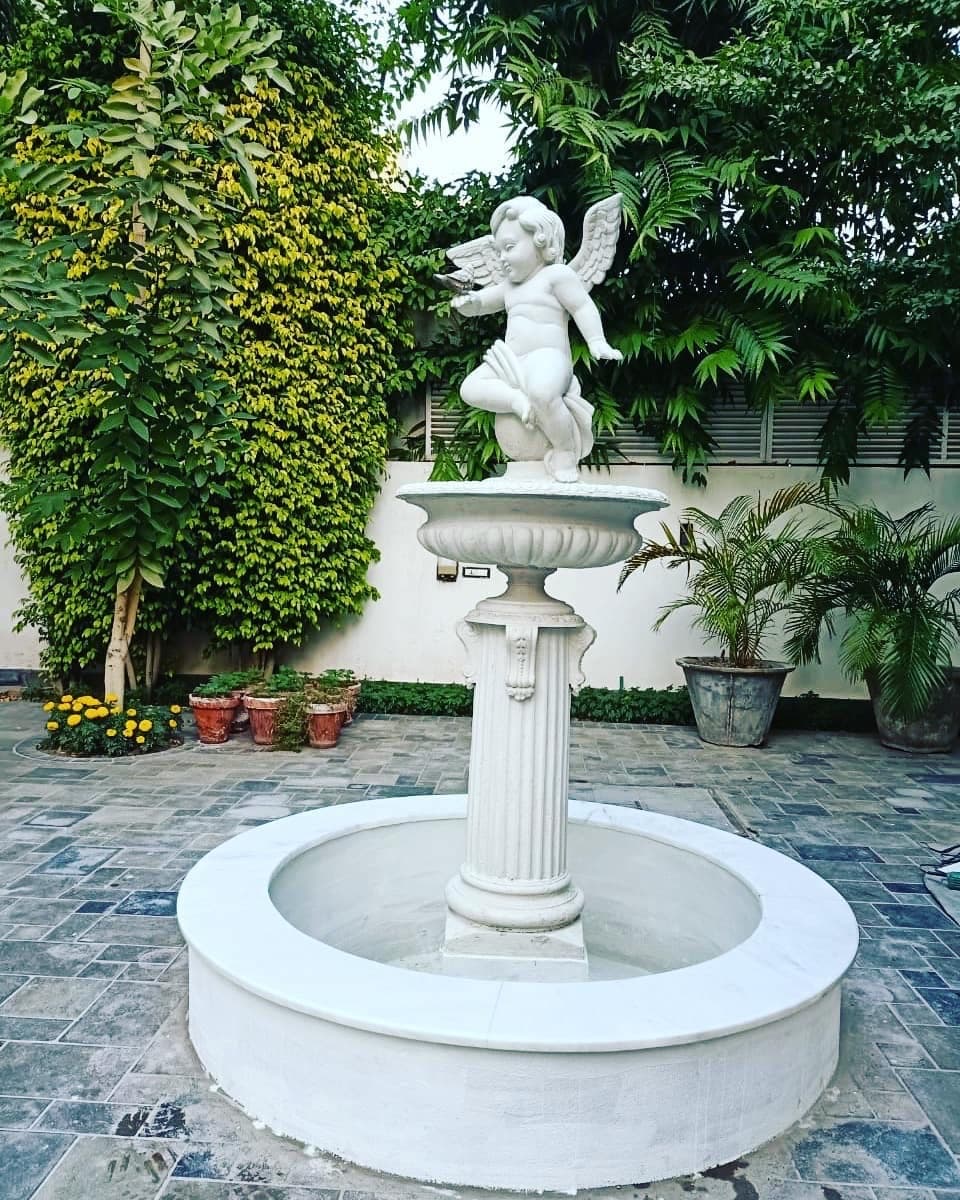 Classical stone fountain: Bus, "Cupid on a Base Column