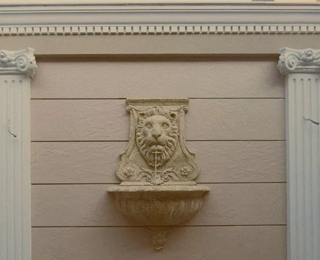 Classical stone fountain: Lion Face Fountain In Stone Finish