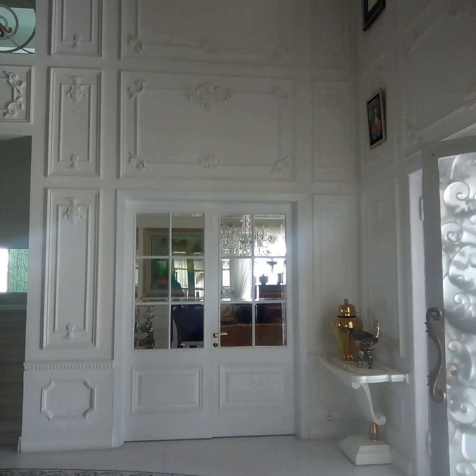 Plaster interior ornament