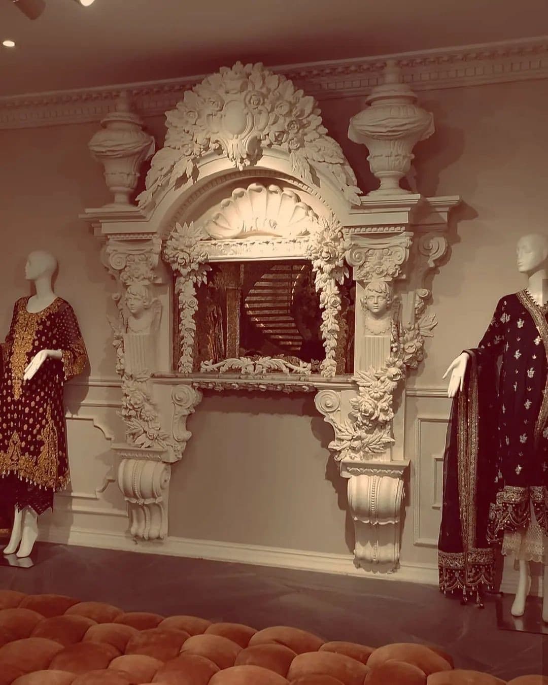 Plaster interior ornament: Architectural Statuary Wall Feature