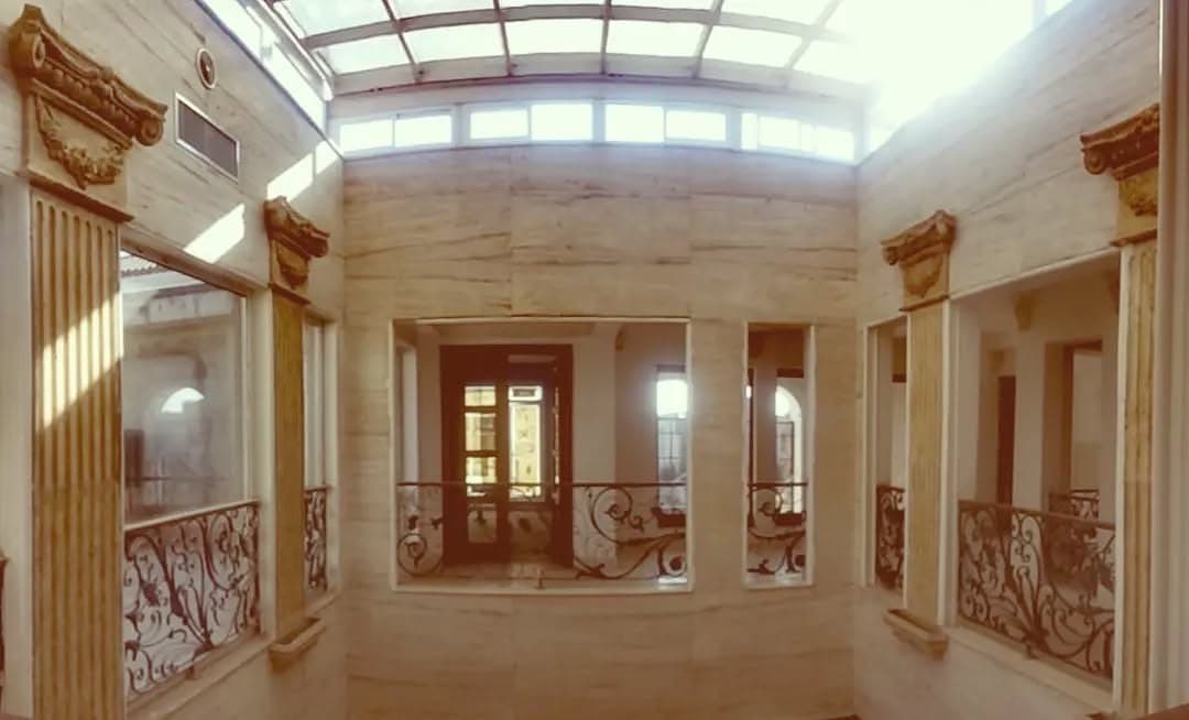 Plaster interior ornament: Instagram Photos