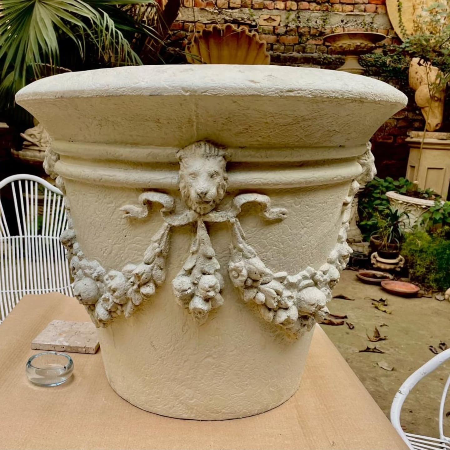Classical urn planter