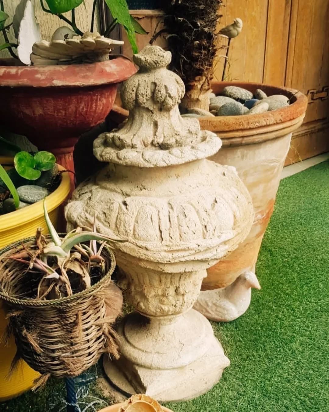 Classical urn planter