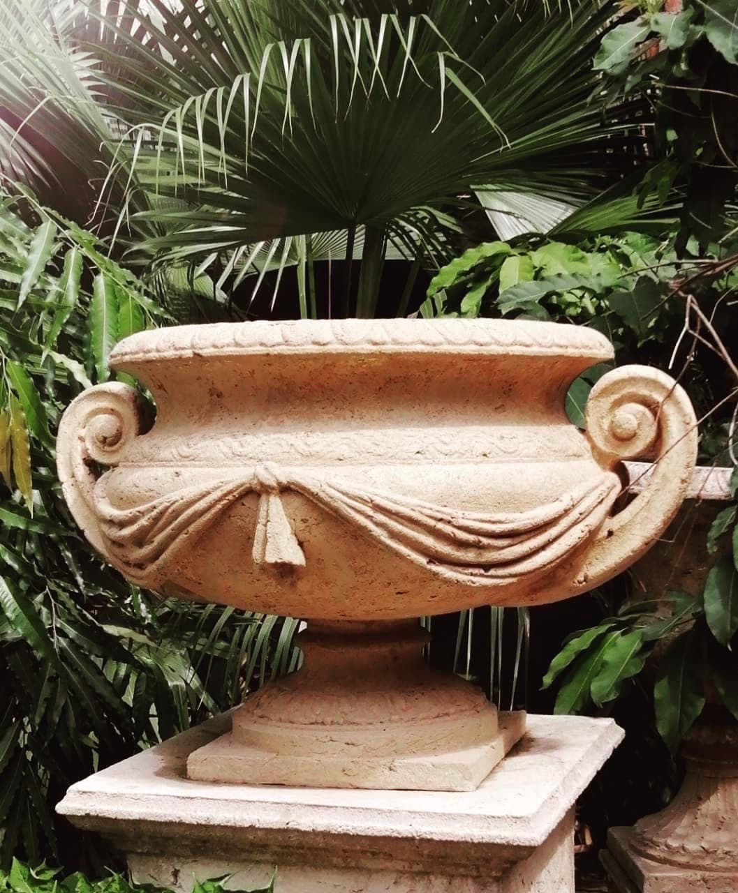 Classical urn planter