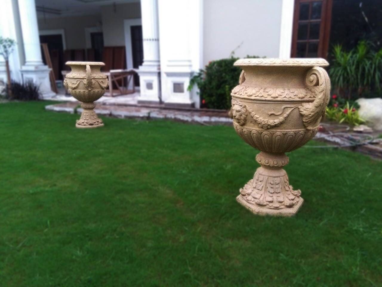 Classical urn planter