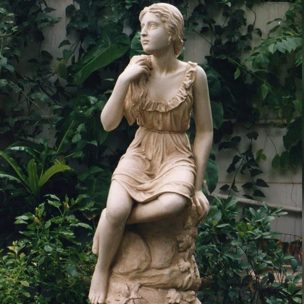 Sculpture by Shahid Hussain: Sitting Girl