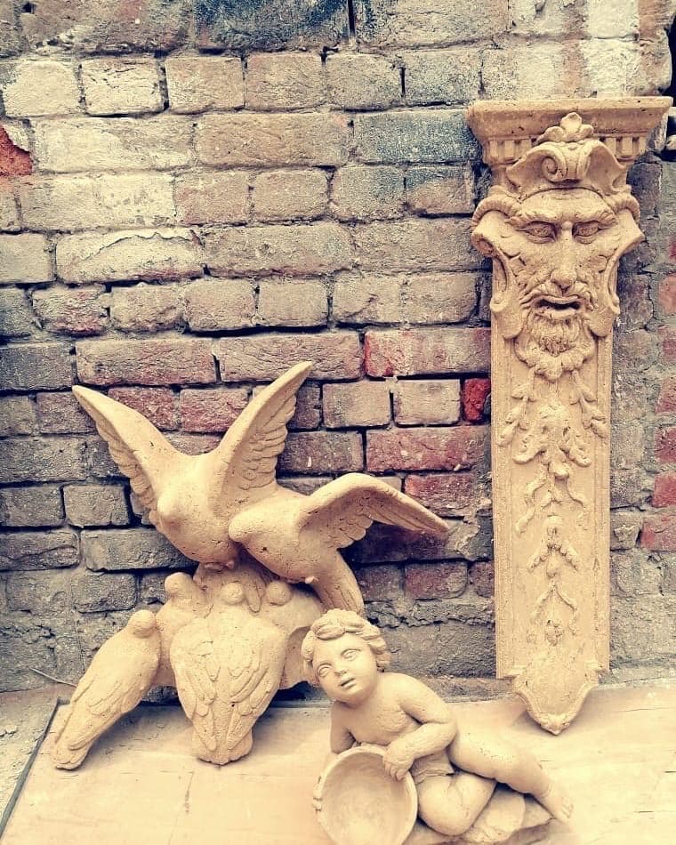 Sculpture by Shahid Hussain: All the world s Stage